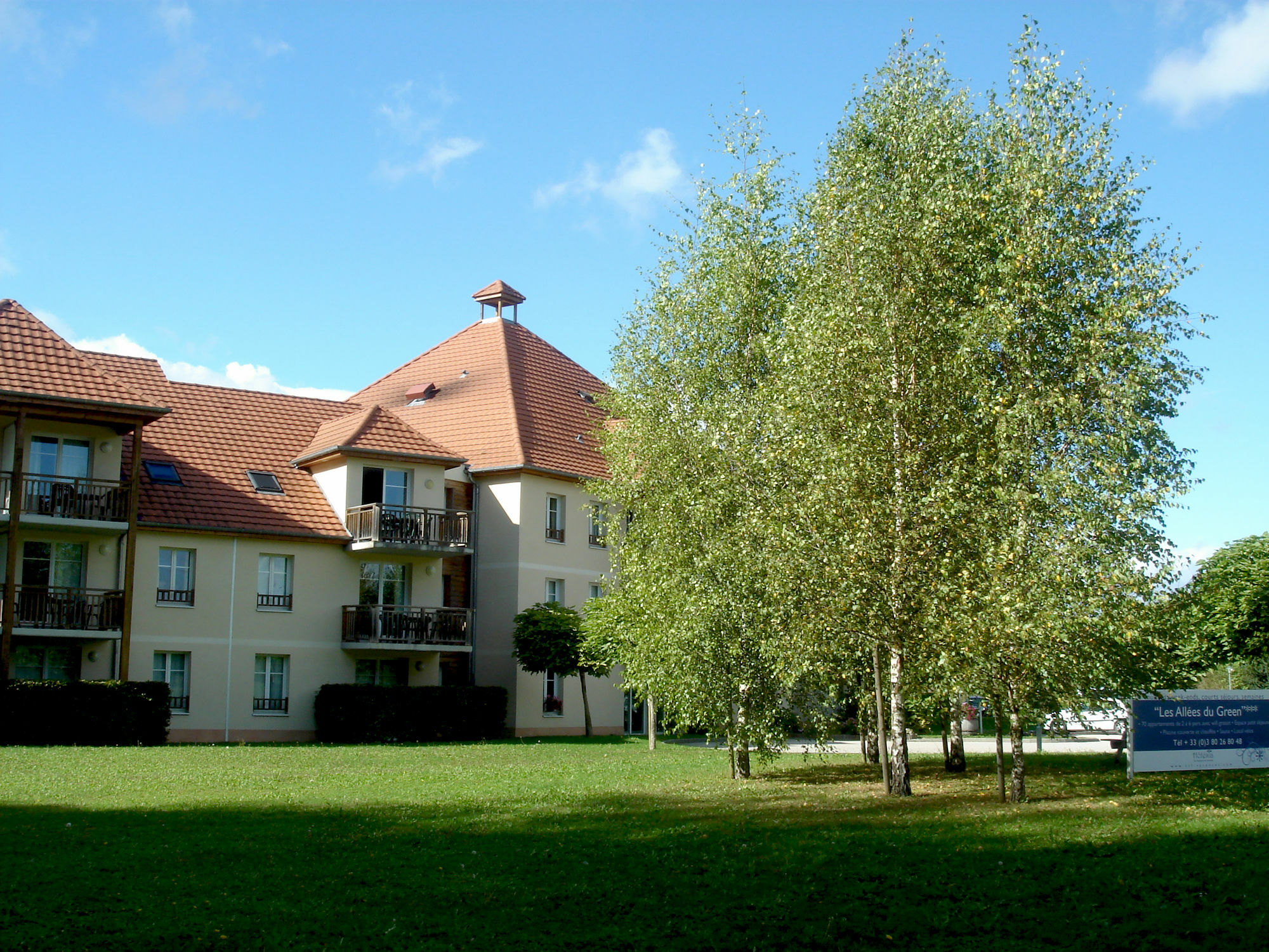 Residence Vtf Les Allees Du Green Levernois Exterior photo